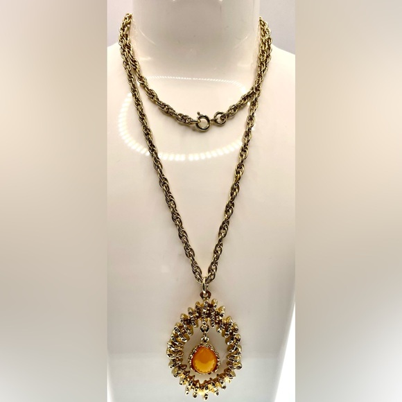 Vintage 1970s Signed Sarah Coventry
Honeycomb Tear Drop Pendant Necklace - Picture 3 of 8